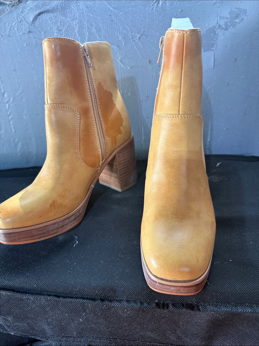 Women’s Tan Leather Platform Ankle Boots - Classic Zip Side